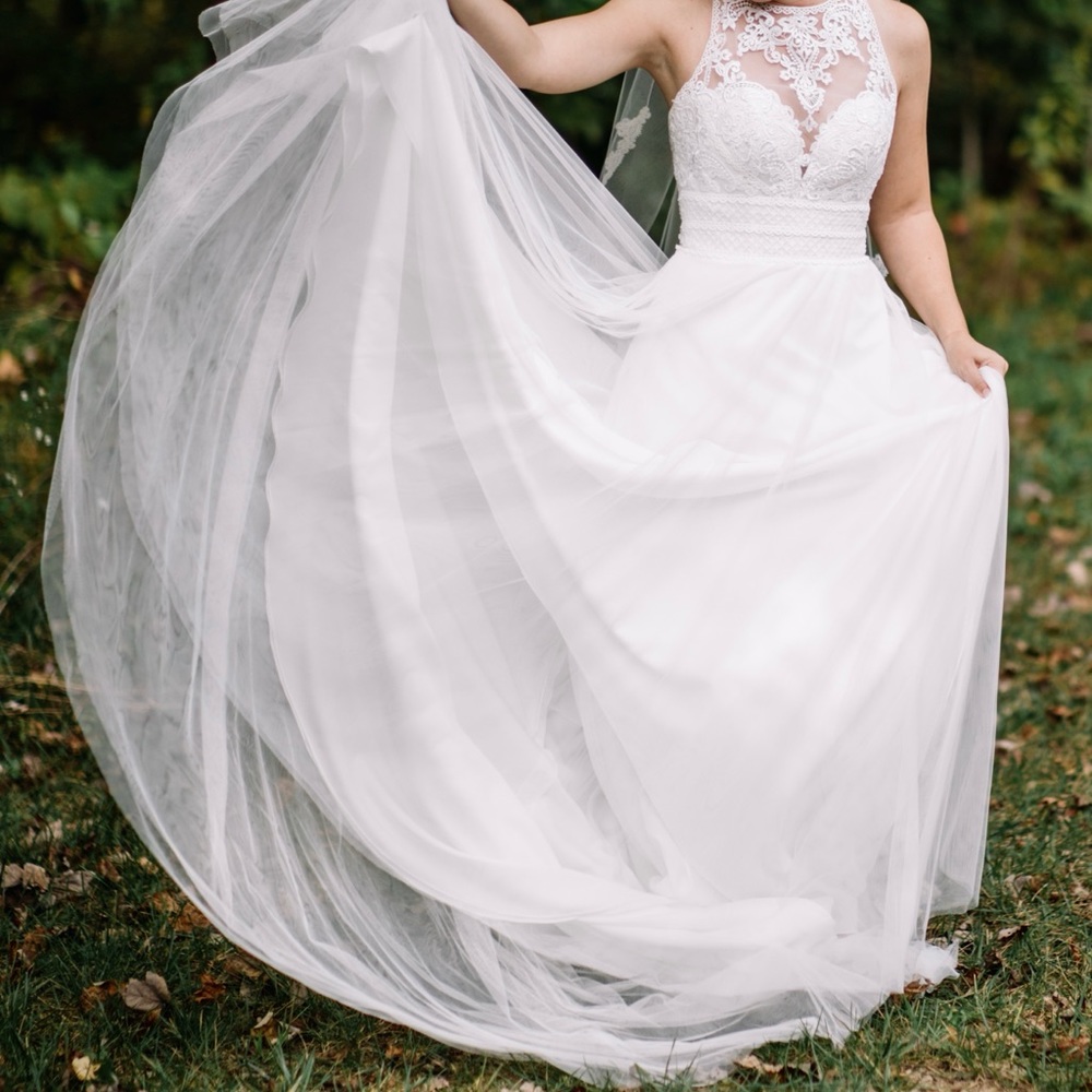 Wedding Dress - Picture 3 of 8
